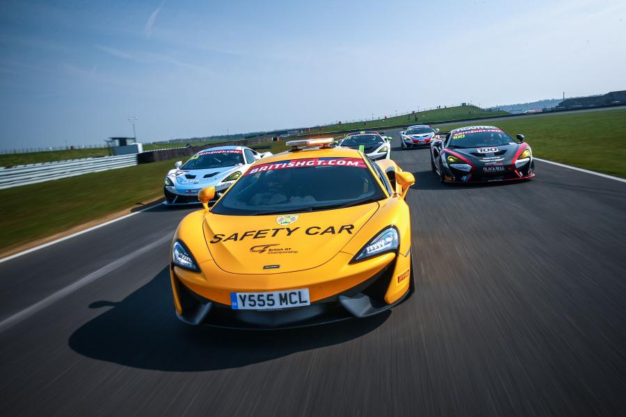  McLaren 540C Coupe Safety Car 2017 года  (фото 2 из 4)